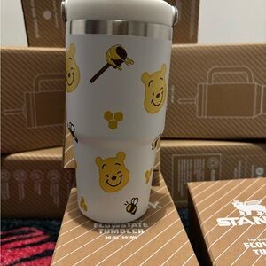 🎁Winnie the Pooh Tumbler with Bees🎁